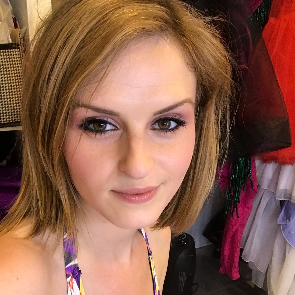 Meet your Posher, Courtney